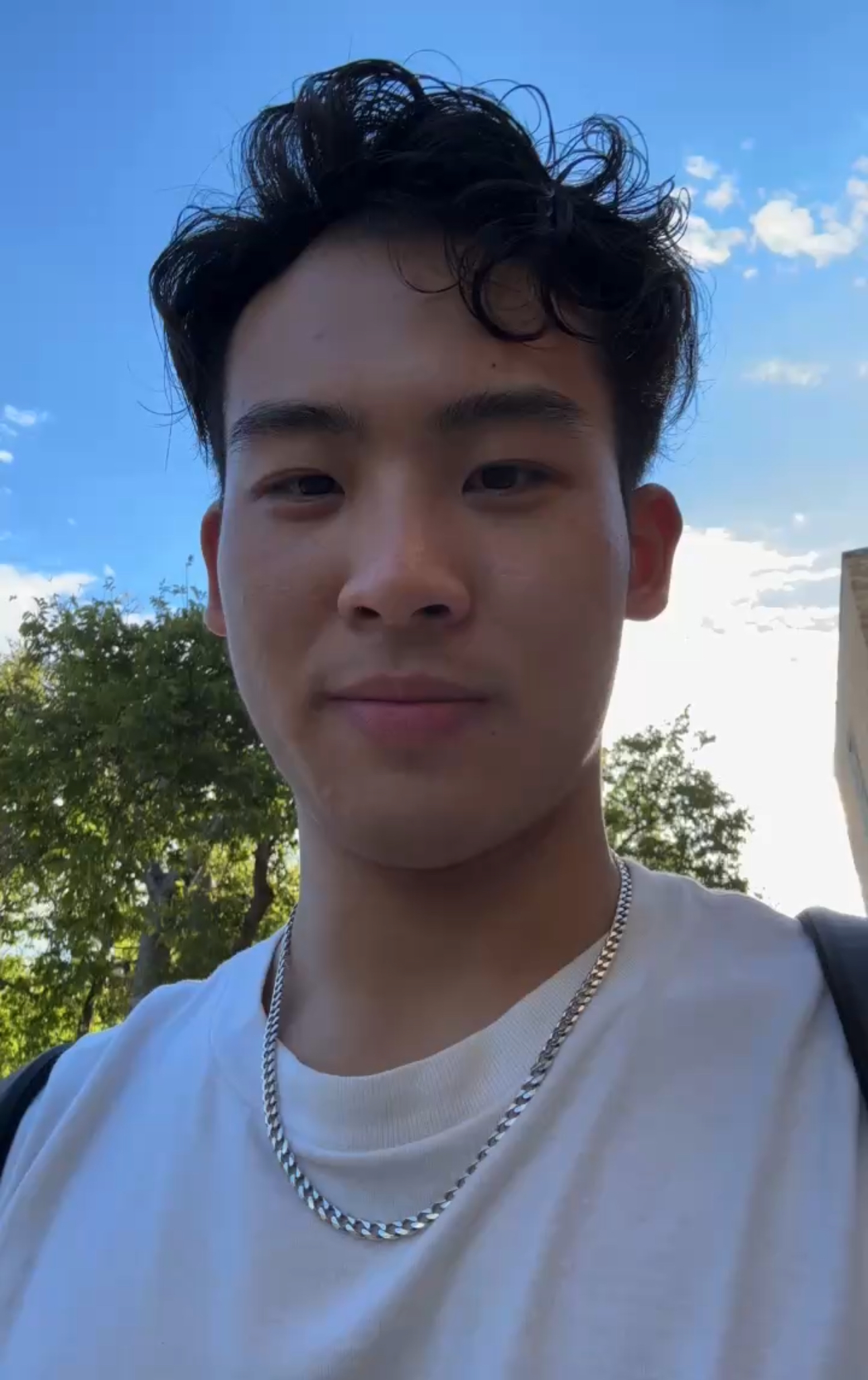 A clear portrait of Zechen Li